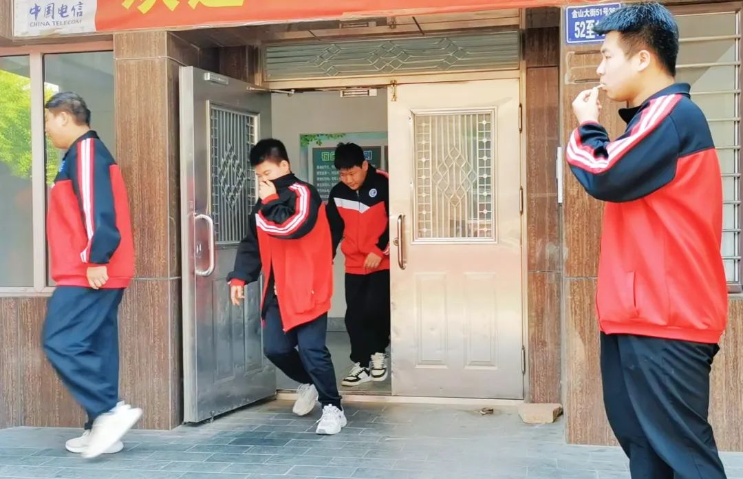 守护生命安全 防范未知风险——我校组织开展紧急疏散和逃生演练活动