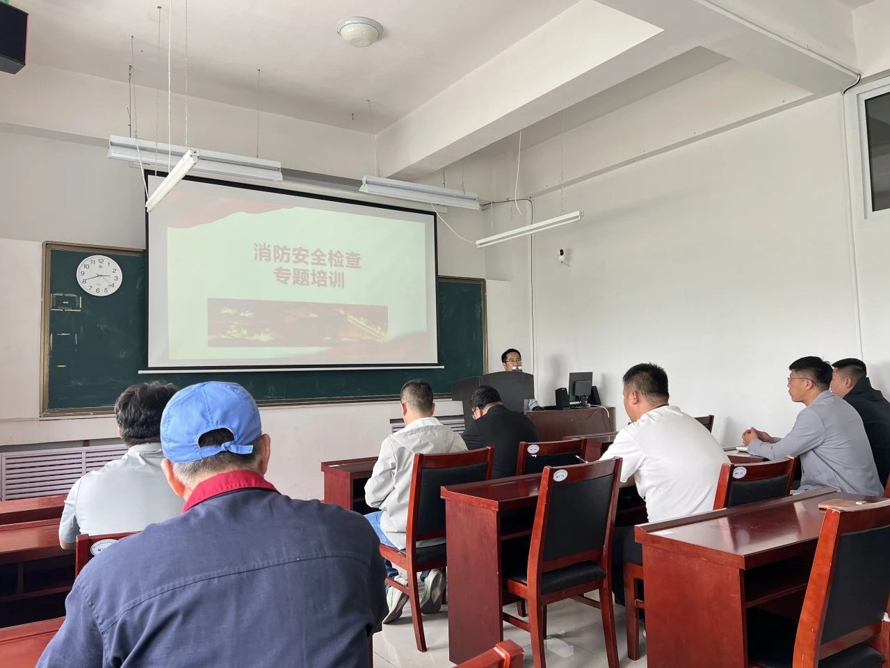 加强排查力度，降低安全风险——锦州市渤海中等职业技术学校开展消防安全培训课