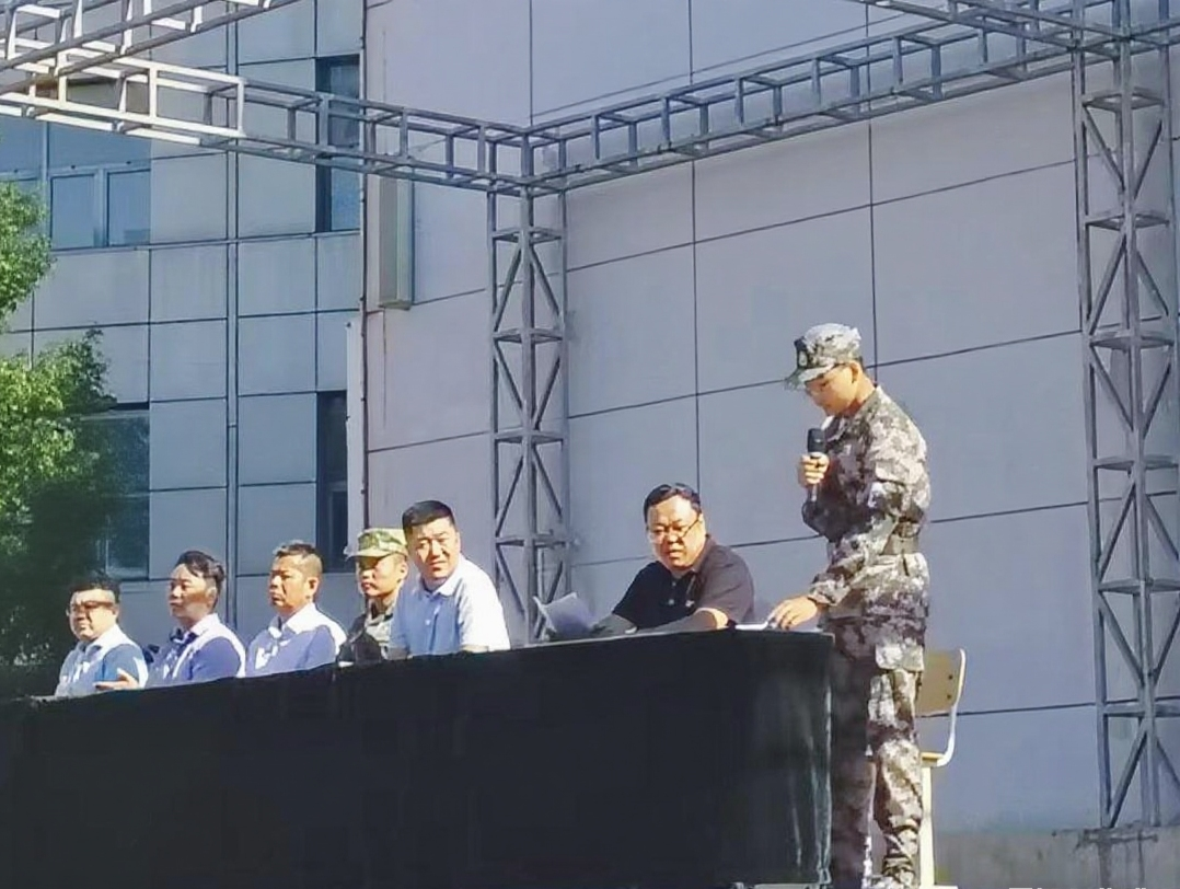 热血锻造少年志  豪情淬炼爱国魂——我校举行2025级新生军训动员会  