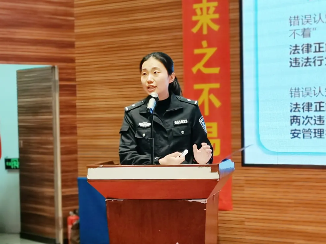 与法同行  护航青春——我校开展法治安全讲座