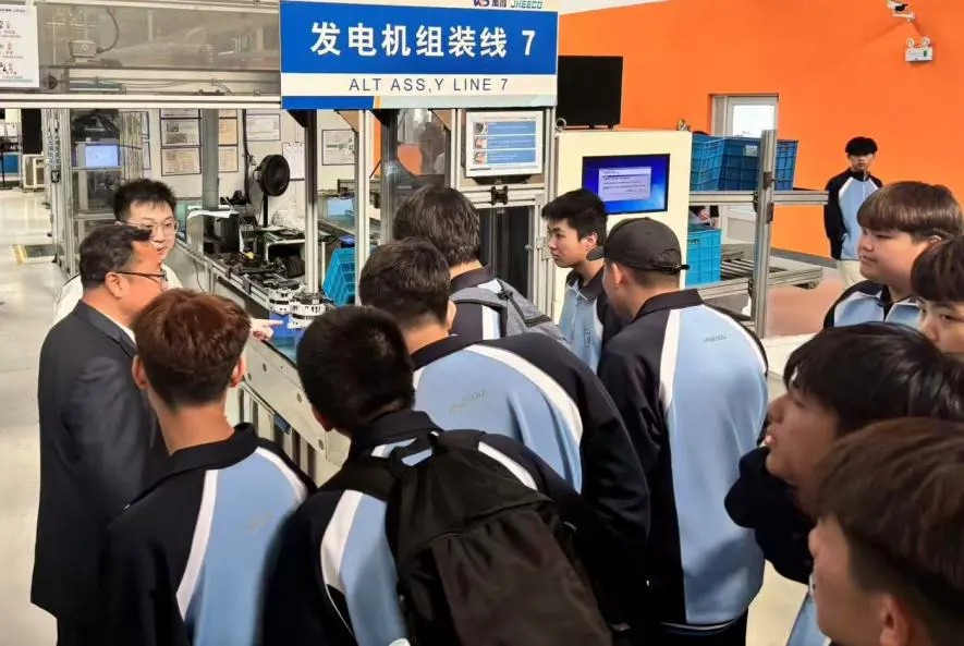 以研学拓眼界  以实践明初心——职教周研学参观系列活动
