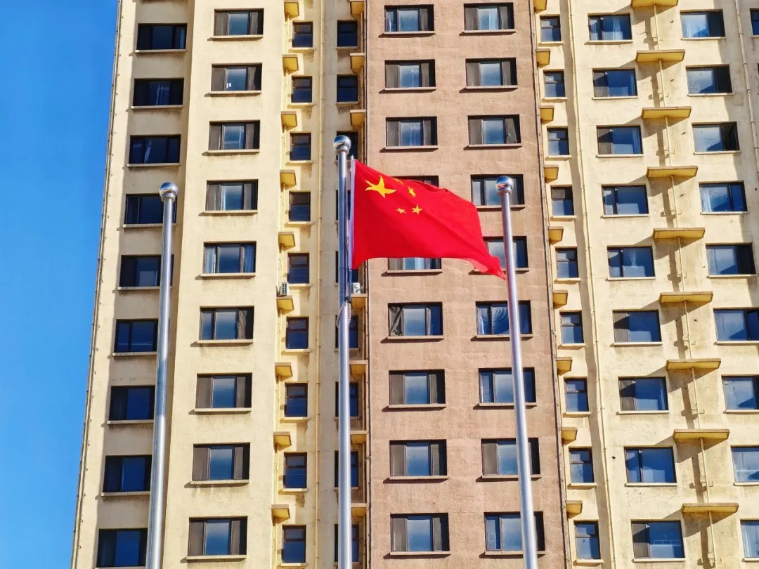 传承长征精神  勇担青春使命｜我校举行“纪念长征精神”主题升旗仪式